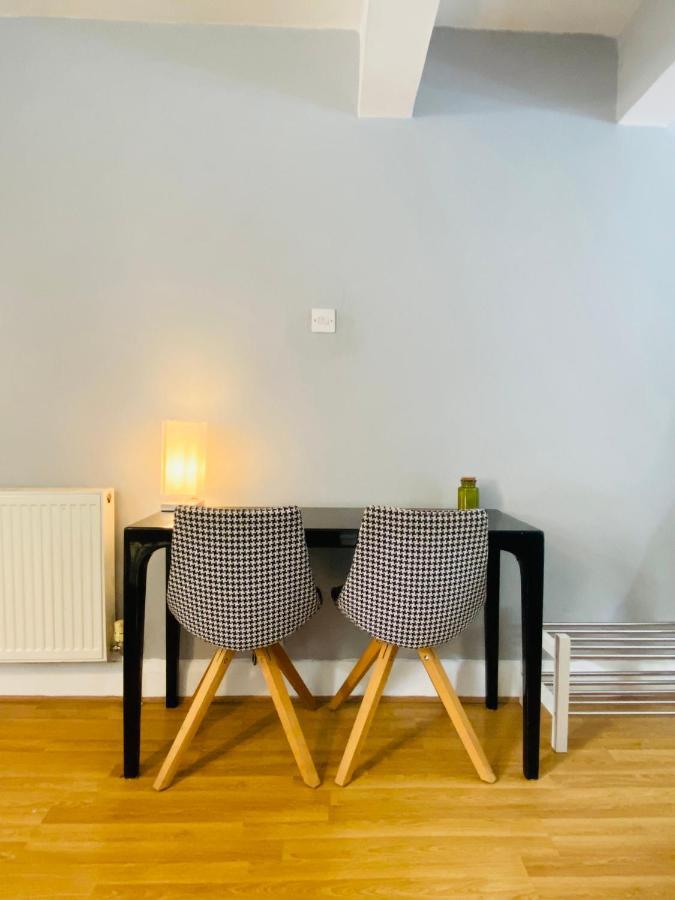 Medway Getaway - 3 Bed Home With Luxury Bathroom Chatham  Exterior foto