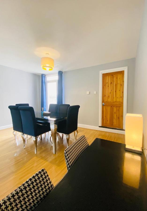 Medway Getaway - 3 Bed Home With Luxury Bathroom Chatham  Exterior foto