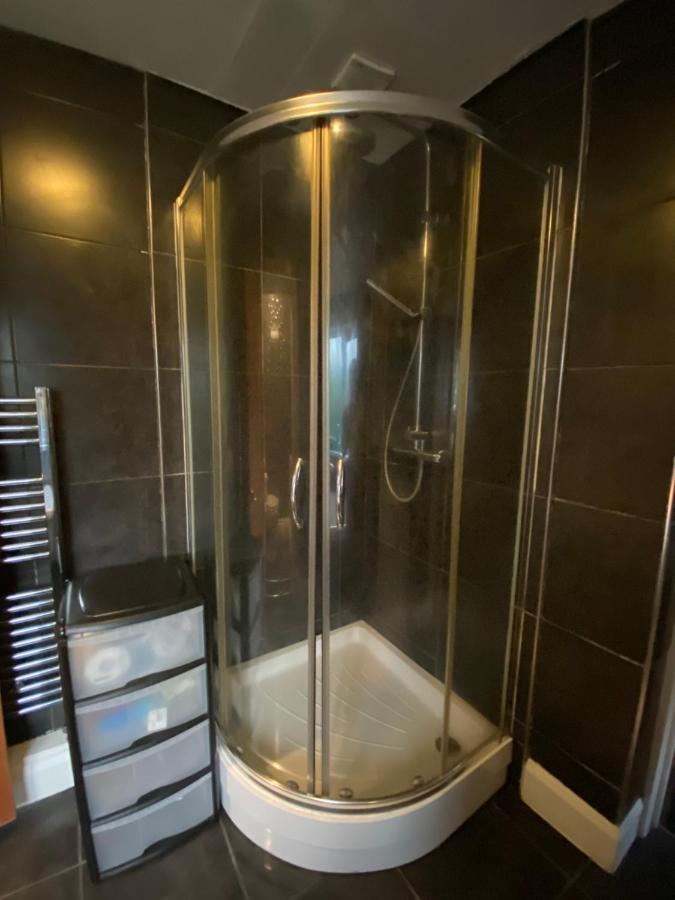 Medway Getaway - 3 Bed Home With Luxury Bathroom Chatham  Exterior foto