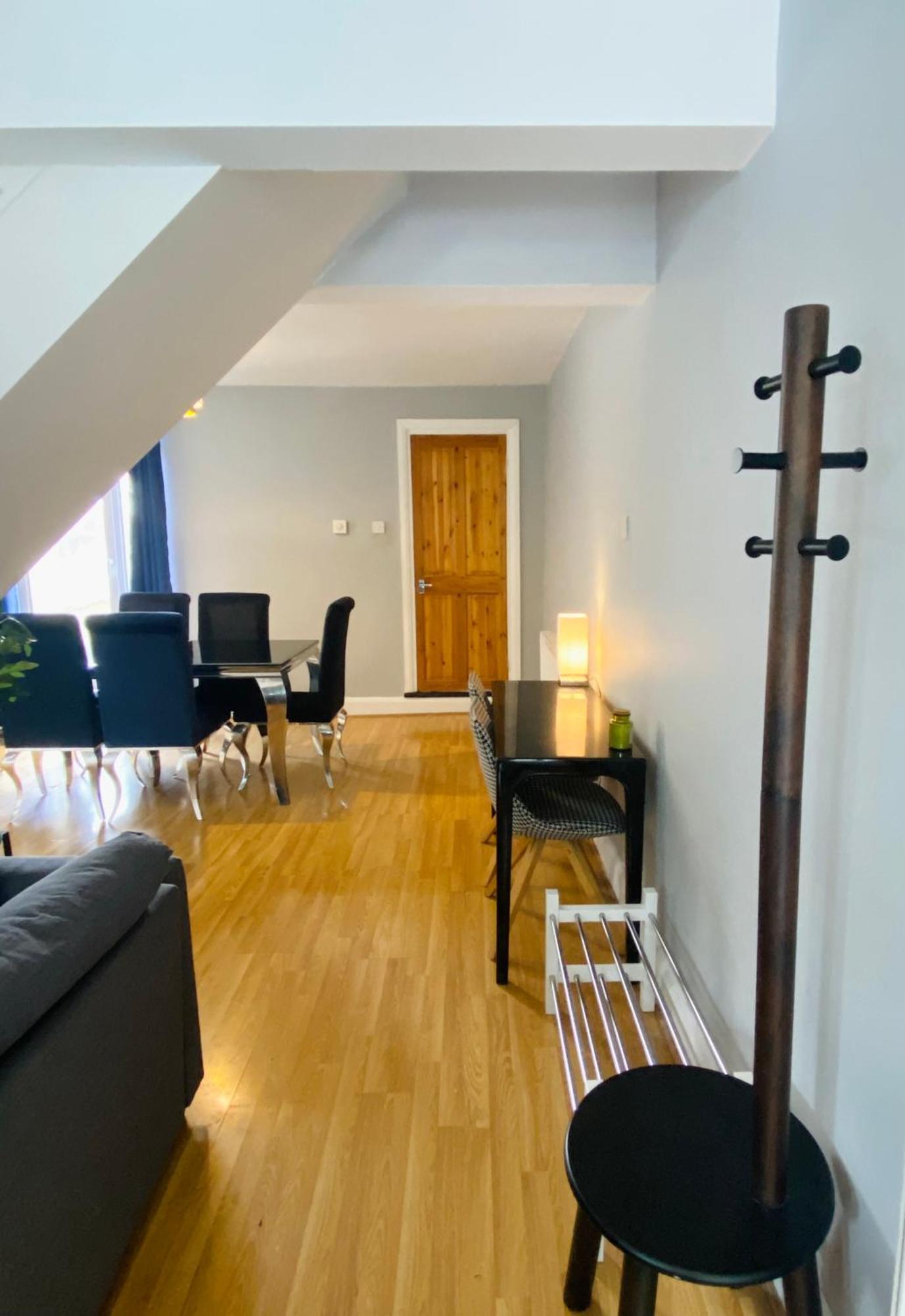 Medway Getaway - 3 Bed Home With Luxury Bathroom Chatham  Exterior foto